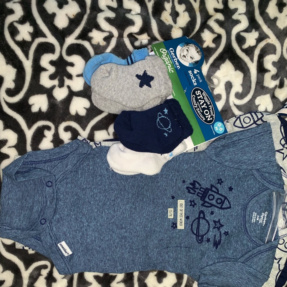 0/3 months baby onesies and socks set